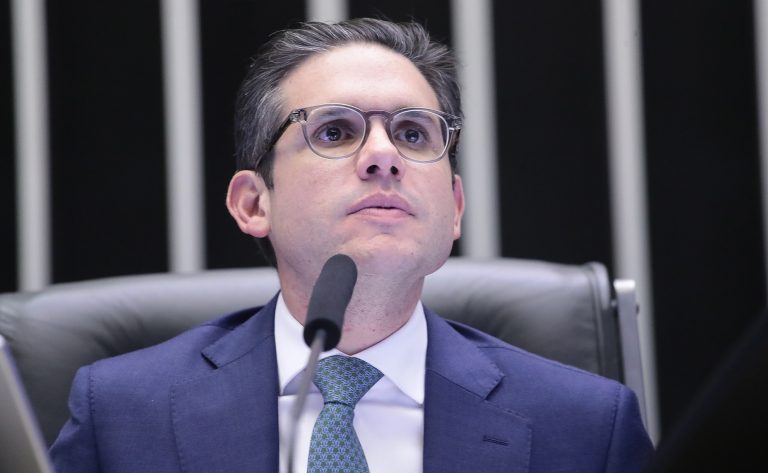 The speaker of Brazil's lower house, Hugo Motta, placed the bill for approval late at night on July 17. Image courtesy of Bruno Spada/Chamber of Deputies.