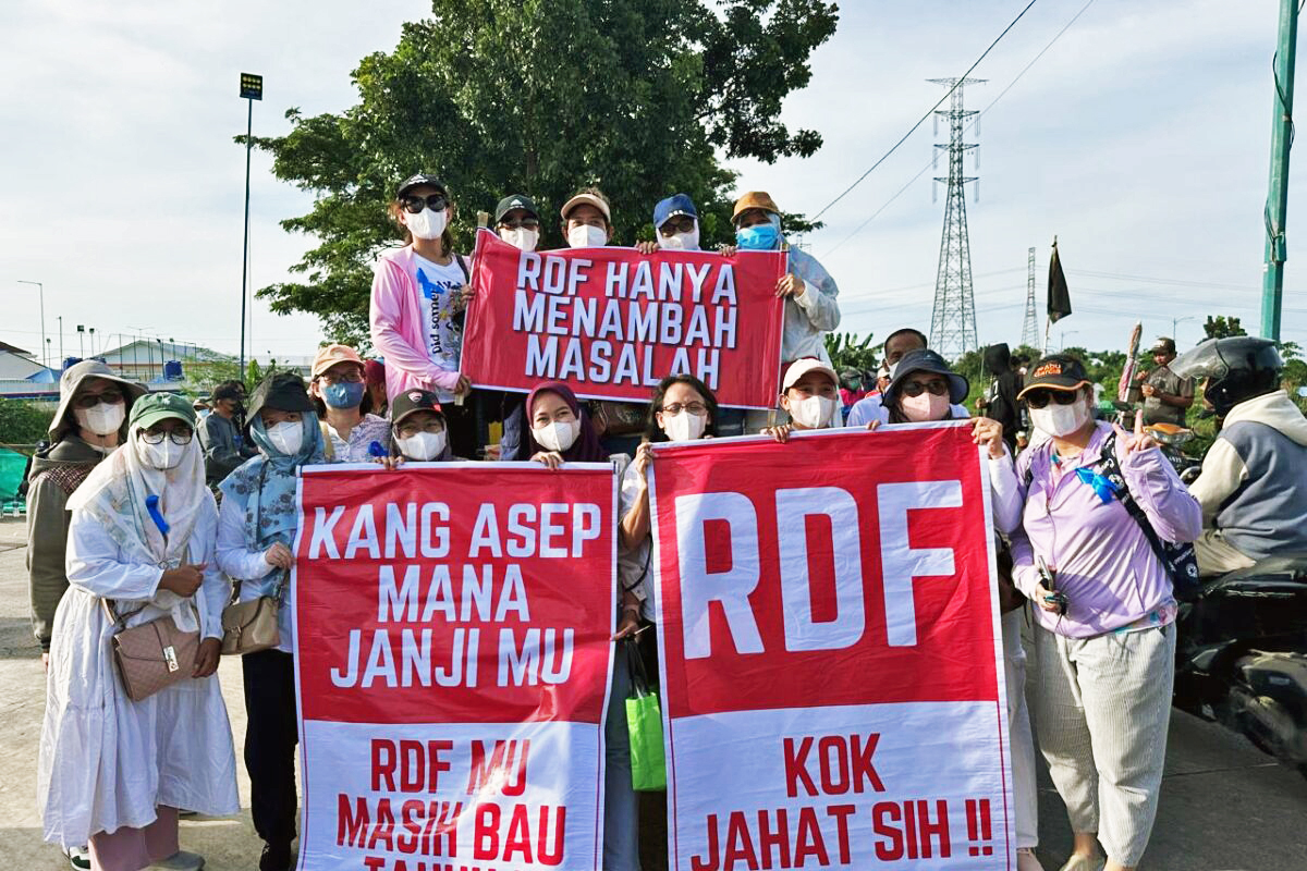 In North Jakarta, residents demonstrated demanding the suspension of the RDF Rorotan's operations in March, 2025.