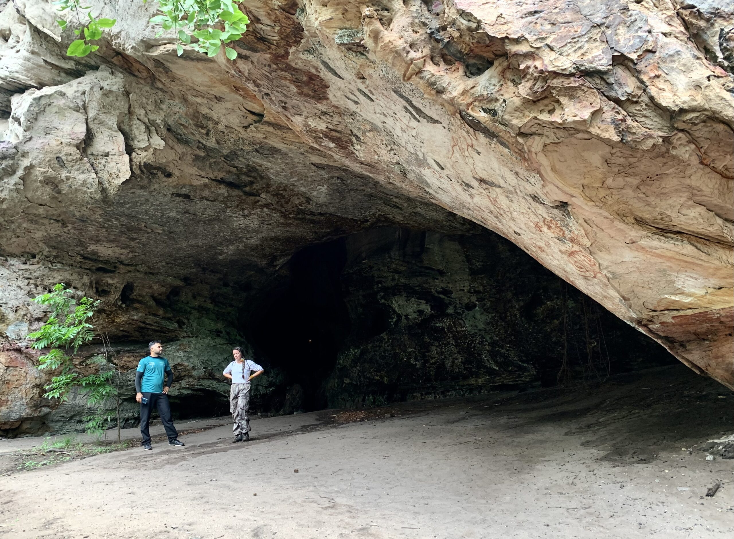 Archeological remains found in the Caverna da Pedra Pintada (Painted Rock Cave) date back over 11,000 years.