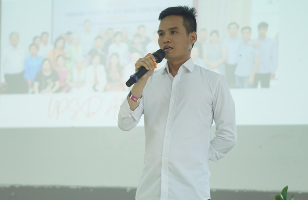 Dang Dinh Bach speaking.