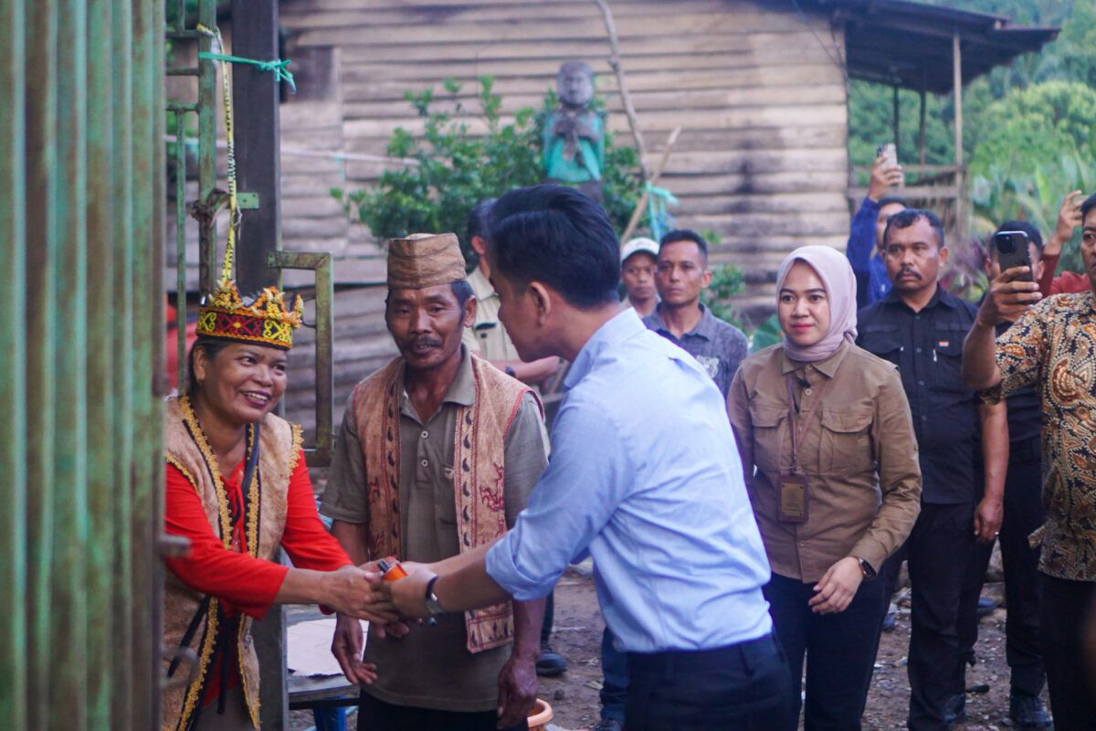 Borneo killing linked to coal industry stays unsolved as Indonesia VP visits Dayak village 6 Vice President Gibran Rakabuming Raka's visit to the Muara Langon village office.