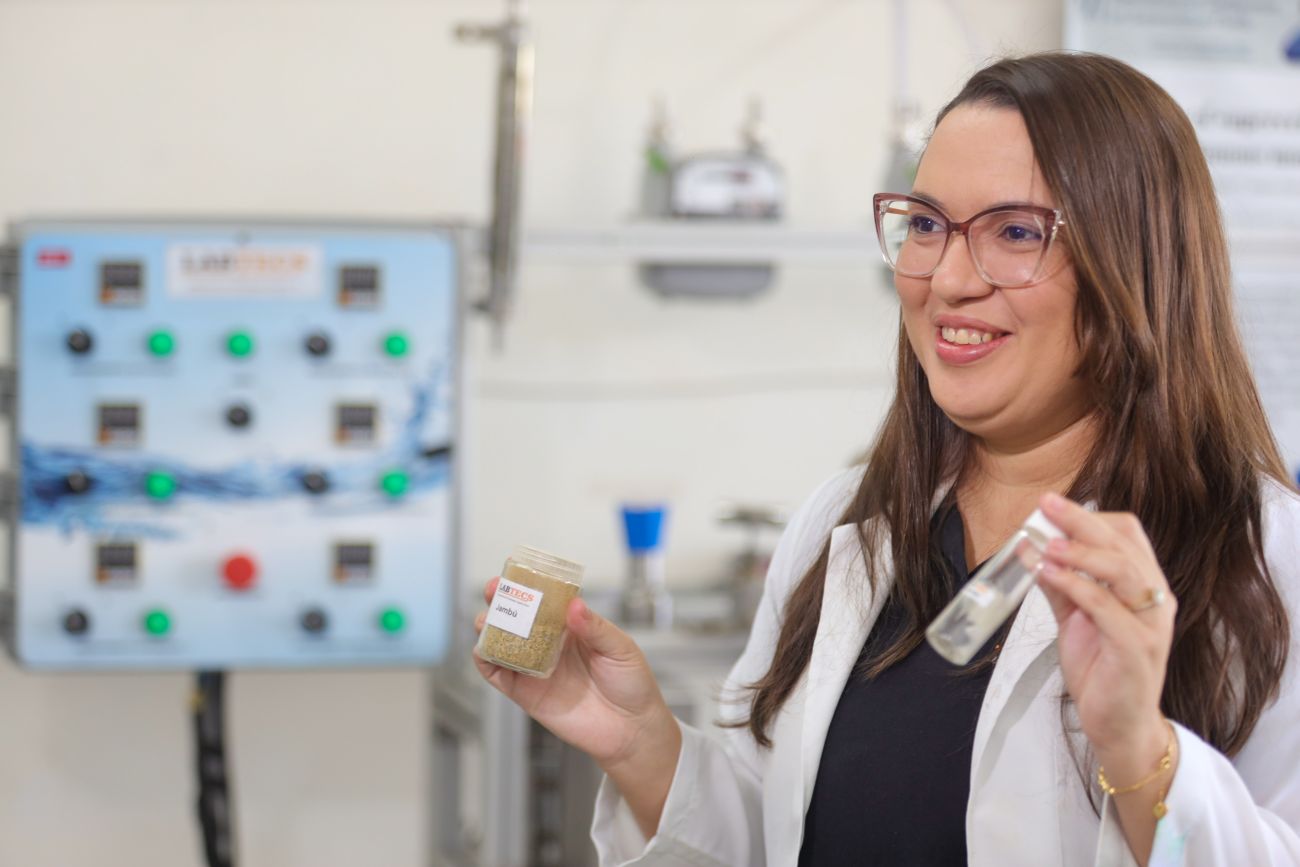 Researcher Ana Paula Silva has been studying jambu for several years