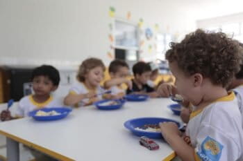 Brazil’s National School Feeding Program is one of the largest in the world, and a significant consumer of shark meat. Image courtesy of Angelo Miguel/MEC.