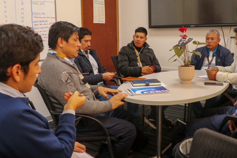 Members of ORPIO meet with the officials from the Ministry of Transport to discuss the proposed reserve. 