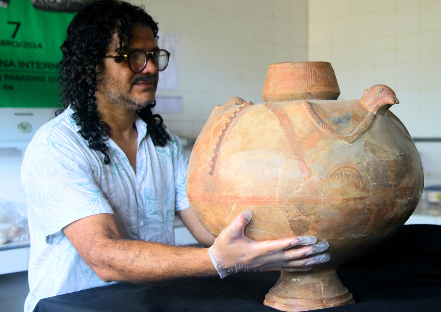 Curator Leonardo takes extreme care when showing one of the Goeldi Museum’s most precious pieces, found in Santarém: an almost intact Indigenous burial vase.
