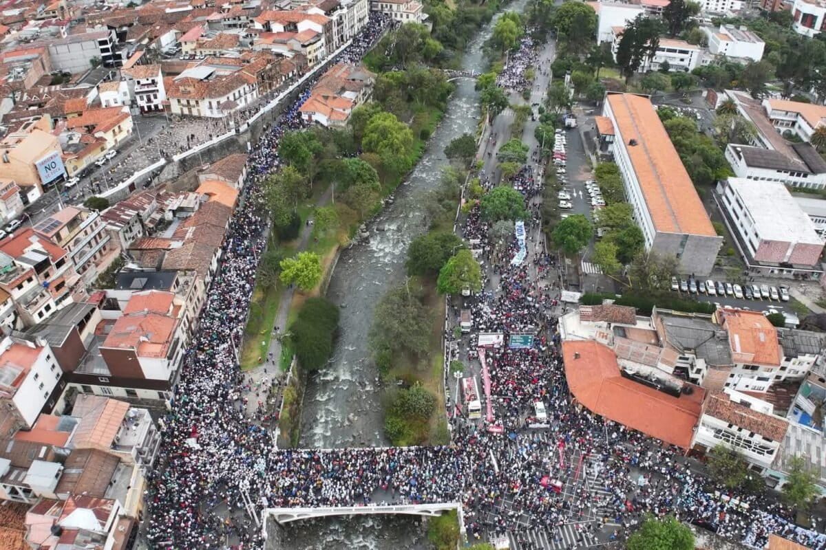 100,000 Ecuadorians protest Canadian mining project threatening key water source