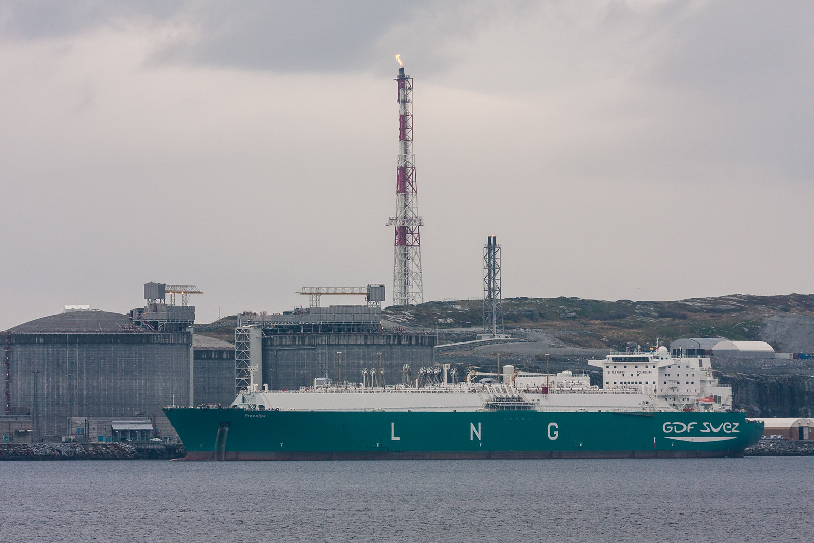 Gas plant in Muolkkut (also known as Melkøya). Image by Amanda Graham via Flickr (CC BY-NC-ND 2.0).