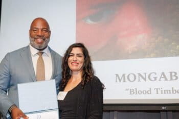 Mongabay journalist Karla Mendes receives the 2025 John B. Oakes award on Sept. 18. Image courtesy of Sirin Samman.