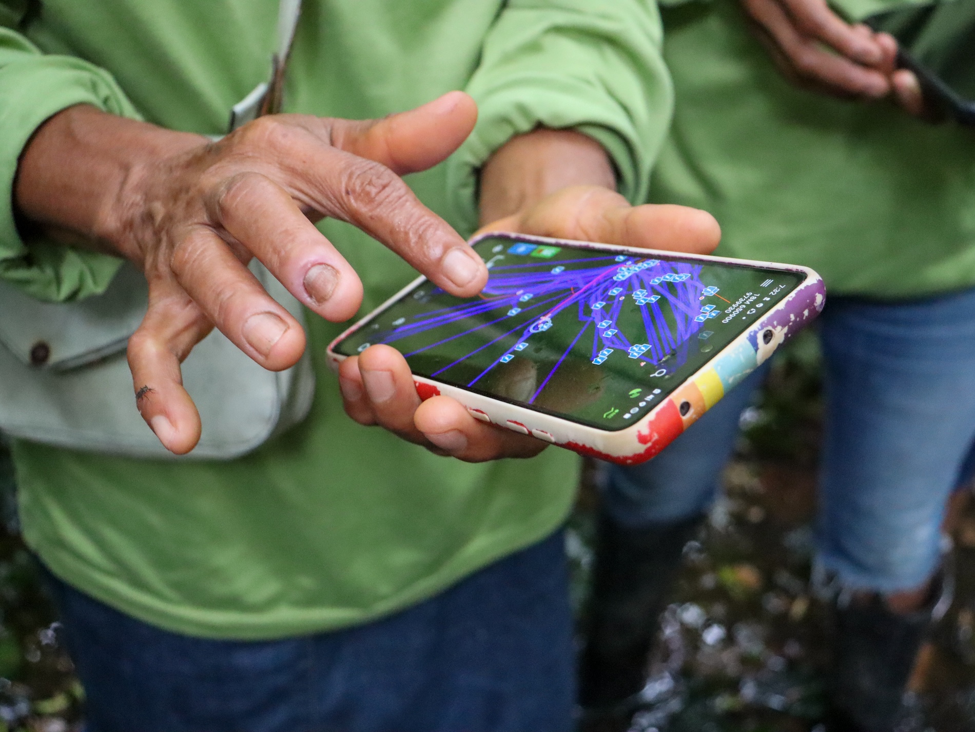 Indigenous monitors receive early warnings of deforestation in their territories via notifications on their phones. Image courtesy of Marita Domper/ORPIO.