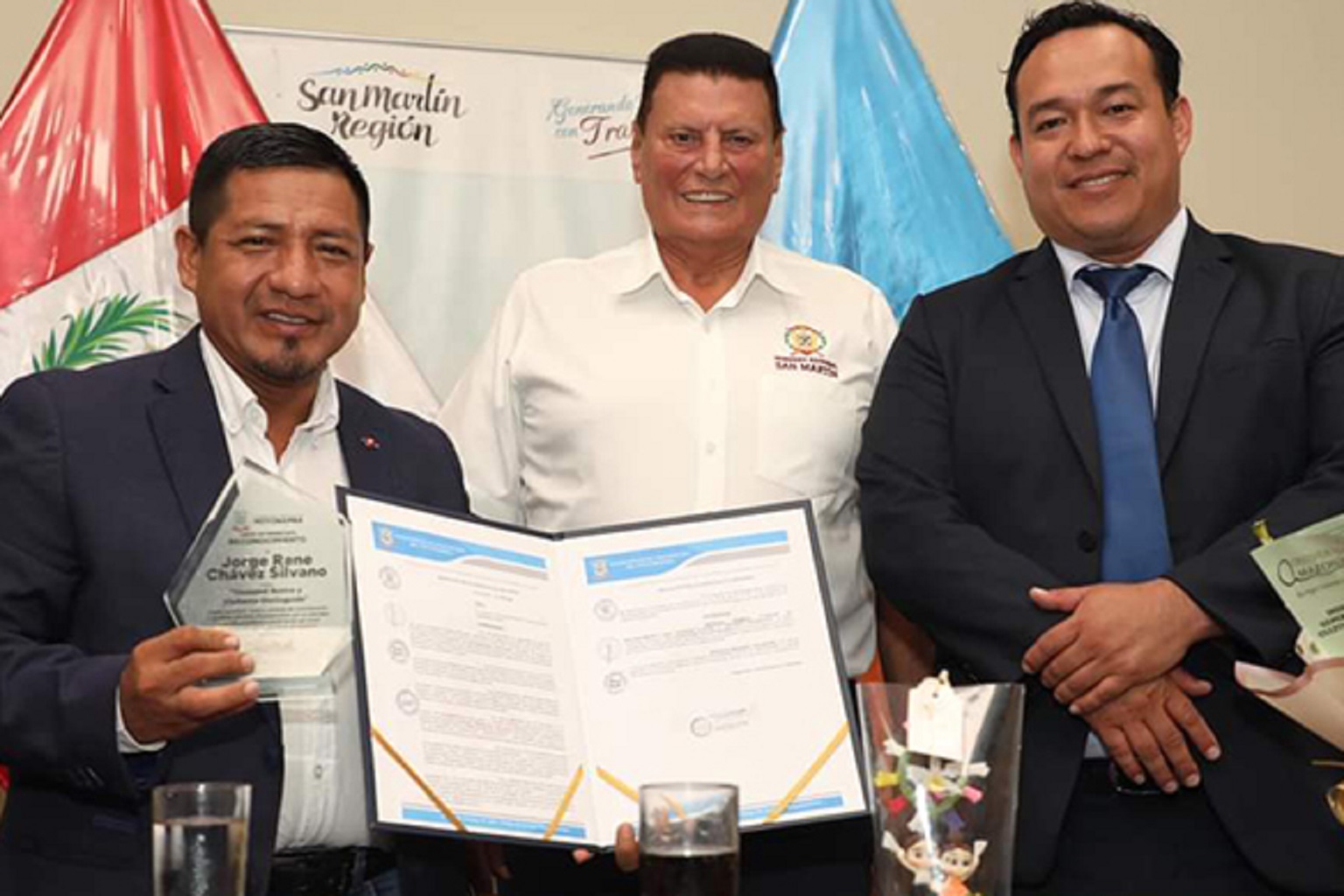 Loreto and San Martín authorities exhibit the September 2024 agreement to carry out prior studies for the highway’s construction.