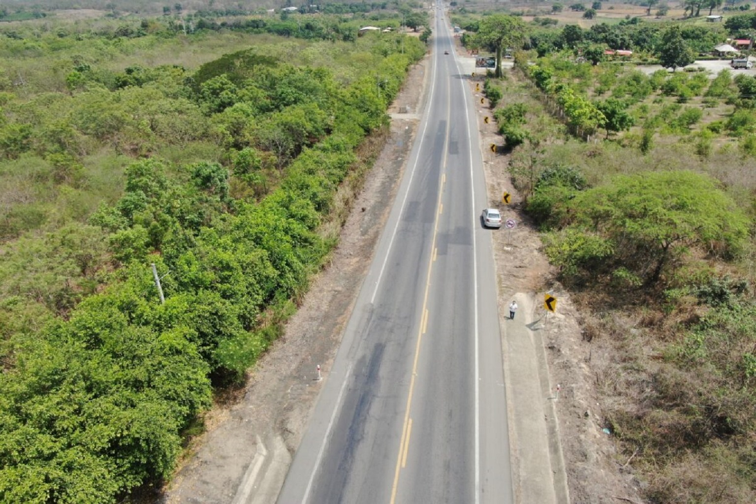 An aerial picture of a highway crossing the Amazon region.