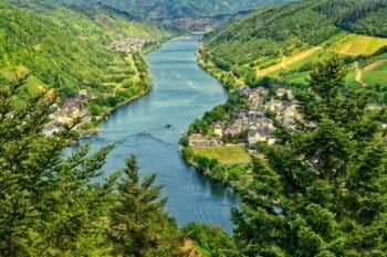 The Whanganui River in Aotearoa New Zealand. Image by Peter H via Pixabay (Pixabay Content License).