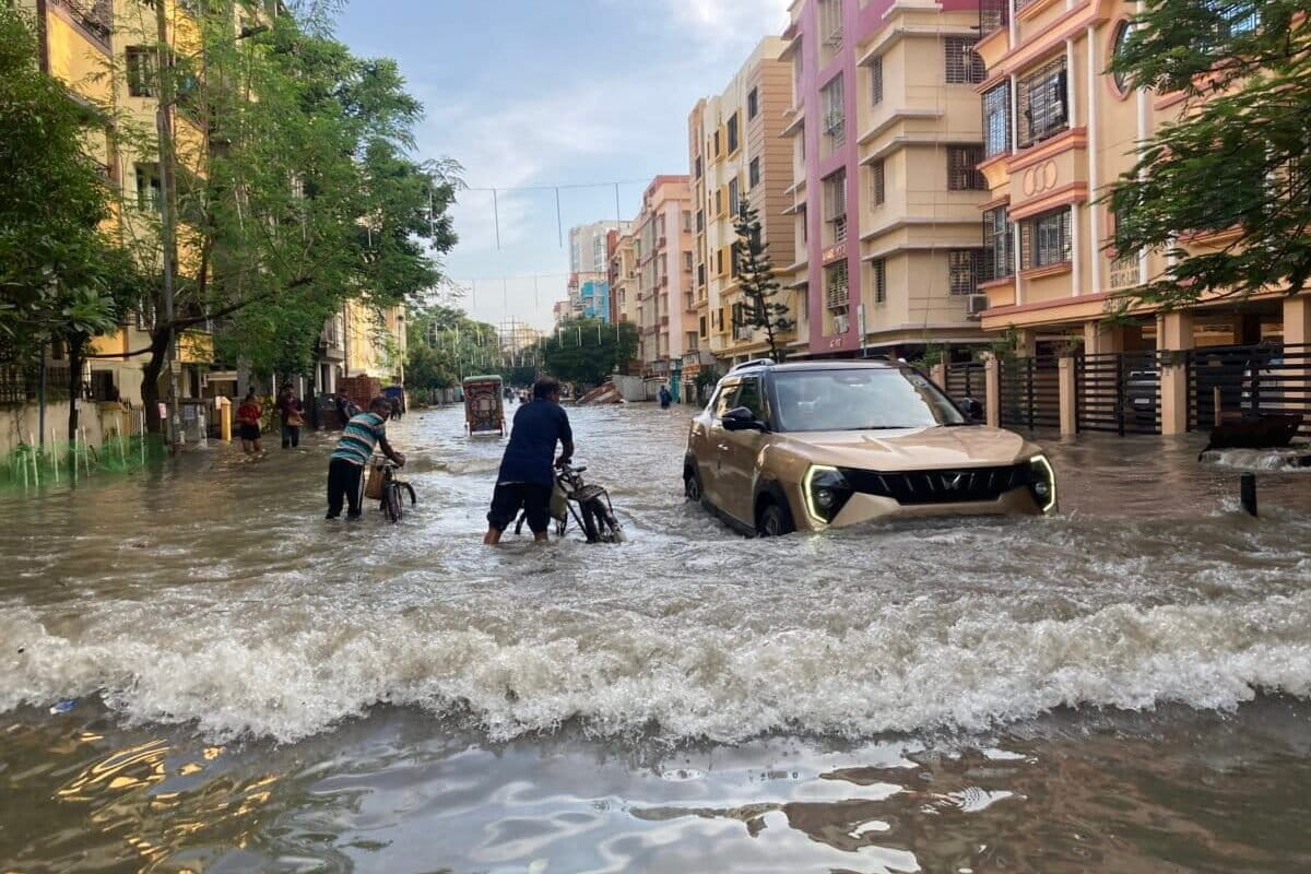 Climate change and aging drains wreak havoc on Kolkata, India