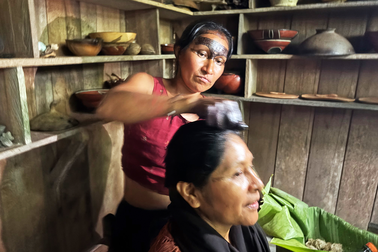 Alicia Tapuy applies wituk ink to Sacha Gayas hair.
