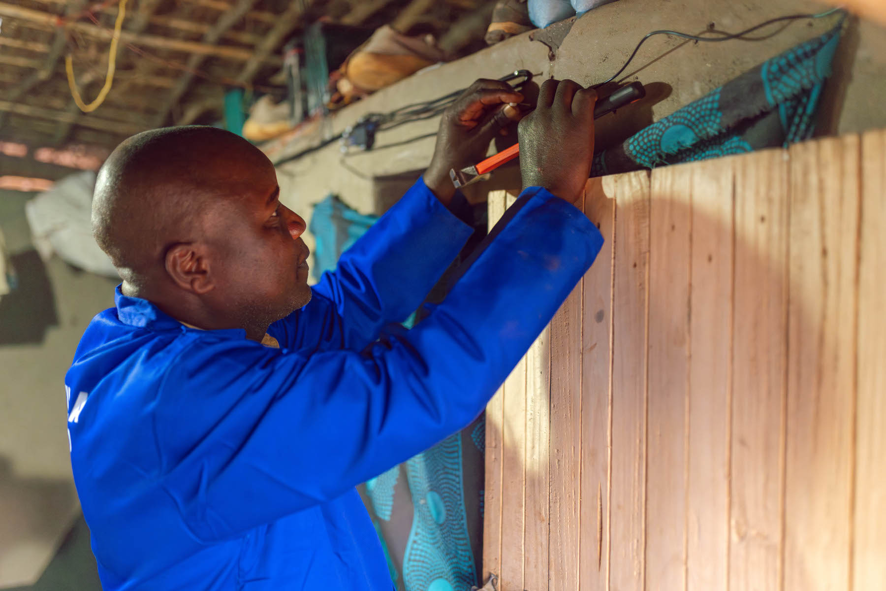 Banner image: SolarAid technician nstalling a solar home system in Kasakula, Malawi. Image courtesy of Kondwani Jere/SolarAid.