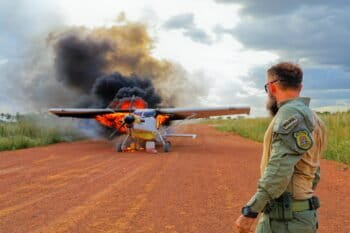 A small airplane used for the illegal mining network is set on fire by IBAMA inspectors in the Yanomami Indigenous Territory.