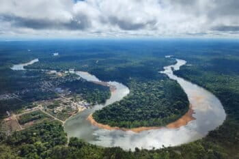 Pokigron and Atjoni villages beside the Suriname River. Image courtesy of Wikimedia.