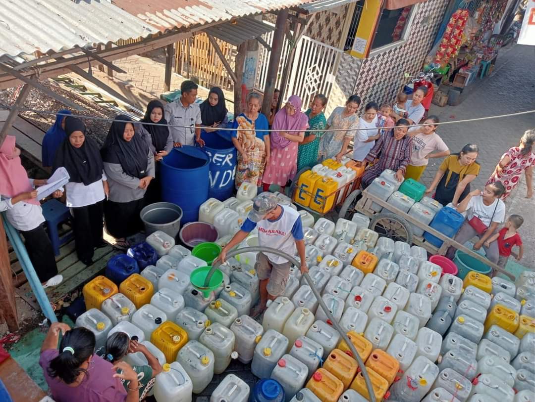 For over 20 years, residents of Tallo have queued for water for their daily needs.