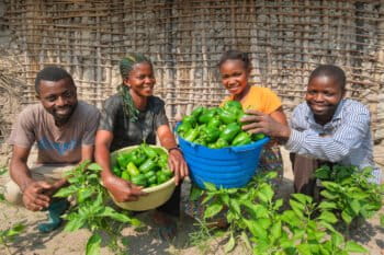 Farmers at Yangambi, Democratic Republic of Congo. Image by Axel Fassio/CIFOR via Flickr (CC BY-NC-ND 2.0)