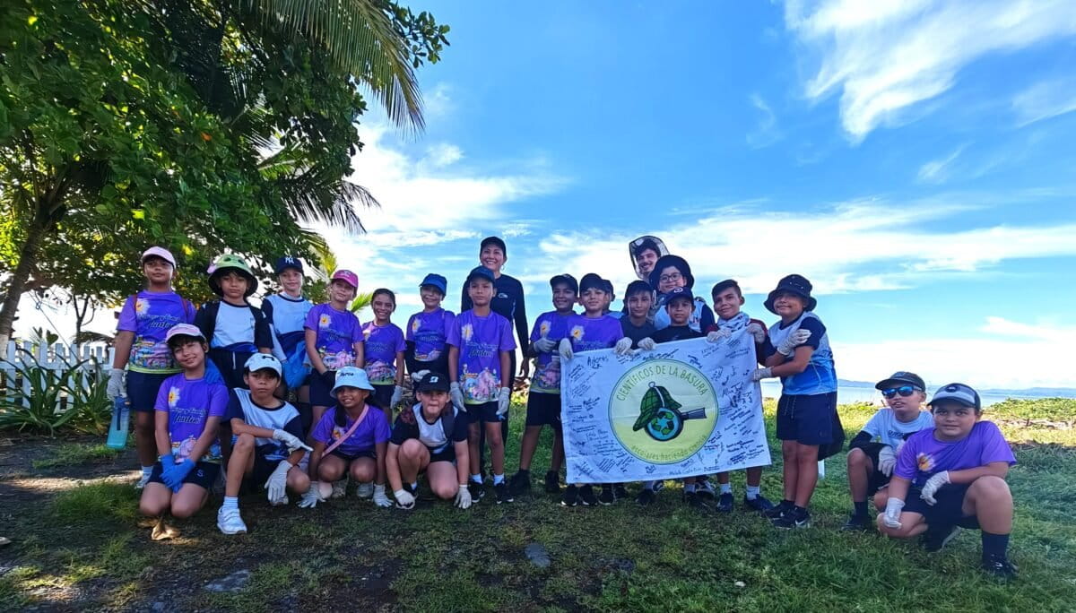 Student participants from the Nuestra Señora de Sion School, in Puntarenas, Costa Rica. Photo by Juan Manuel Muñoz-Araya.