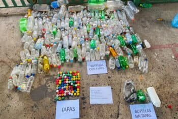 Sorting of plastic bottles collected in Costa Rica for analysis. Photo by Juan Manuel Muñoz-Araya.