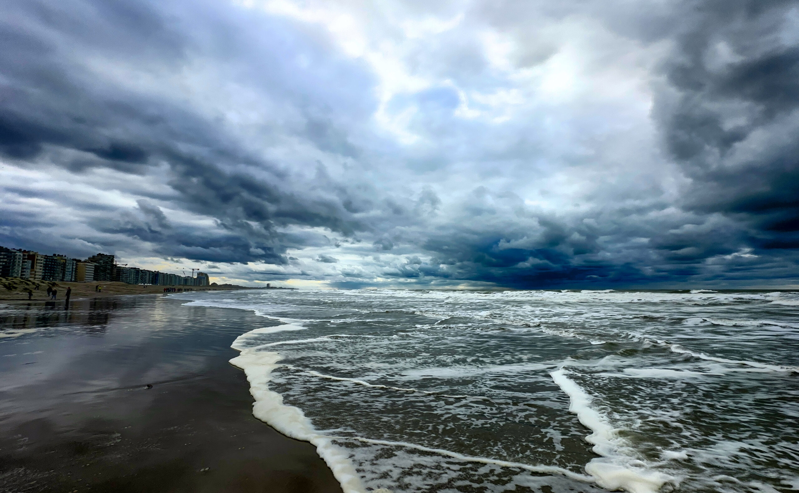 Nieuwpoort, West-Vlaanderen, Belgium, October 25th, 2025, rough waves crashing onto shoreline under heavy storm clouds. Credit: Bjorn B/stock.adobe.com