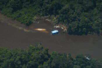 The mining dredges installed along the Nanay River have begun to consume sections of forest. Image courtesy of FCDS Peru.
