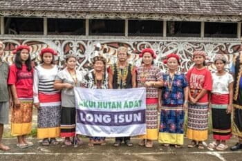 The Dayak Bahau community in Long Isun expresses its complaint. Image courtesy of Accountability Counsel.