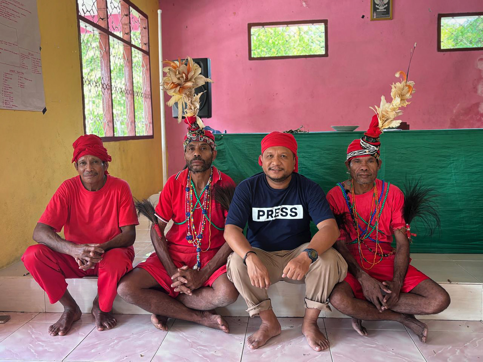 Christ Jacob Belseran wins the Oktovianus Pogau Award for courage in journalism