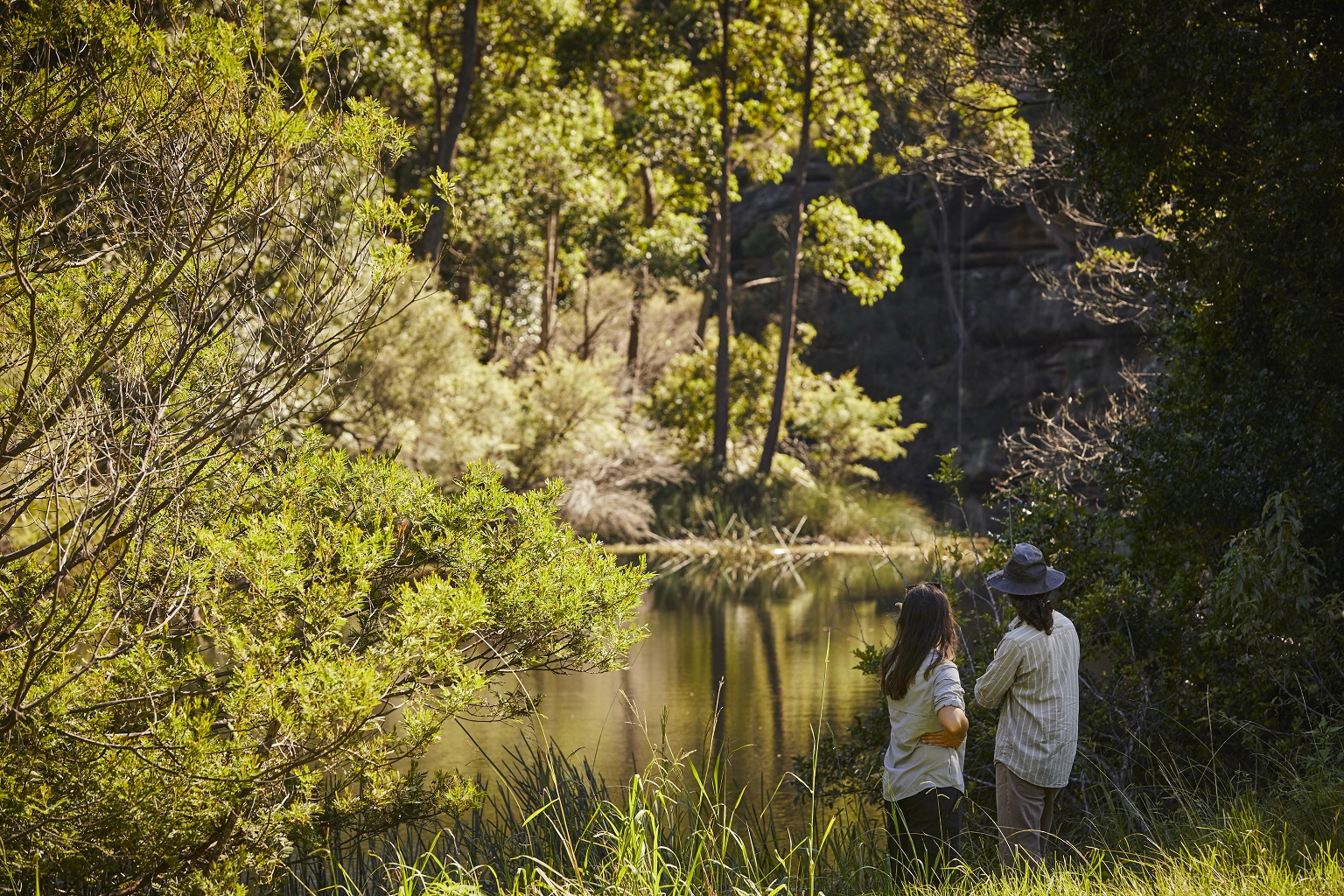 Platypus need a combination of deep pools and fast riffles, combined with well vegetated soil banks for burrows. Their range can extend up to 15 km (9 mi) up- and downstream. Researchers examine potential platypus habitats and watch for signs of the hard to spot animal.