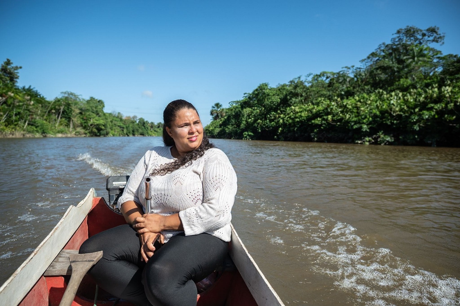 Cocoa and chocolate producer Elene Elda Mota navigates an Amazon river and a new artisanal scene. Image by Cícero Pedrosa Neto.