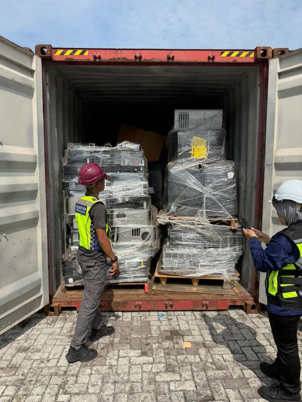 Malaysia clamps down on toxic trade with total e-waste import ban