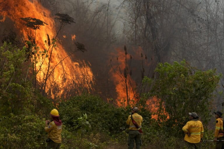 Terzo anno di incendi minaccia comunità indigena isolata in Bolivia.