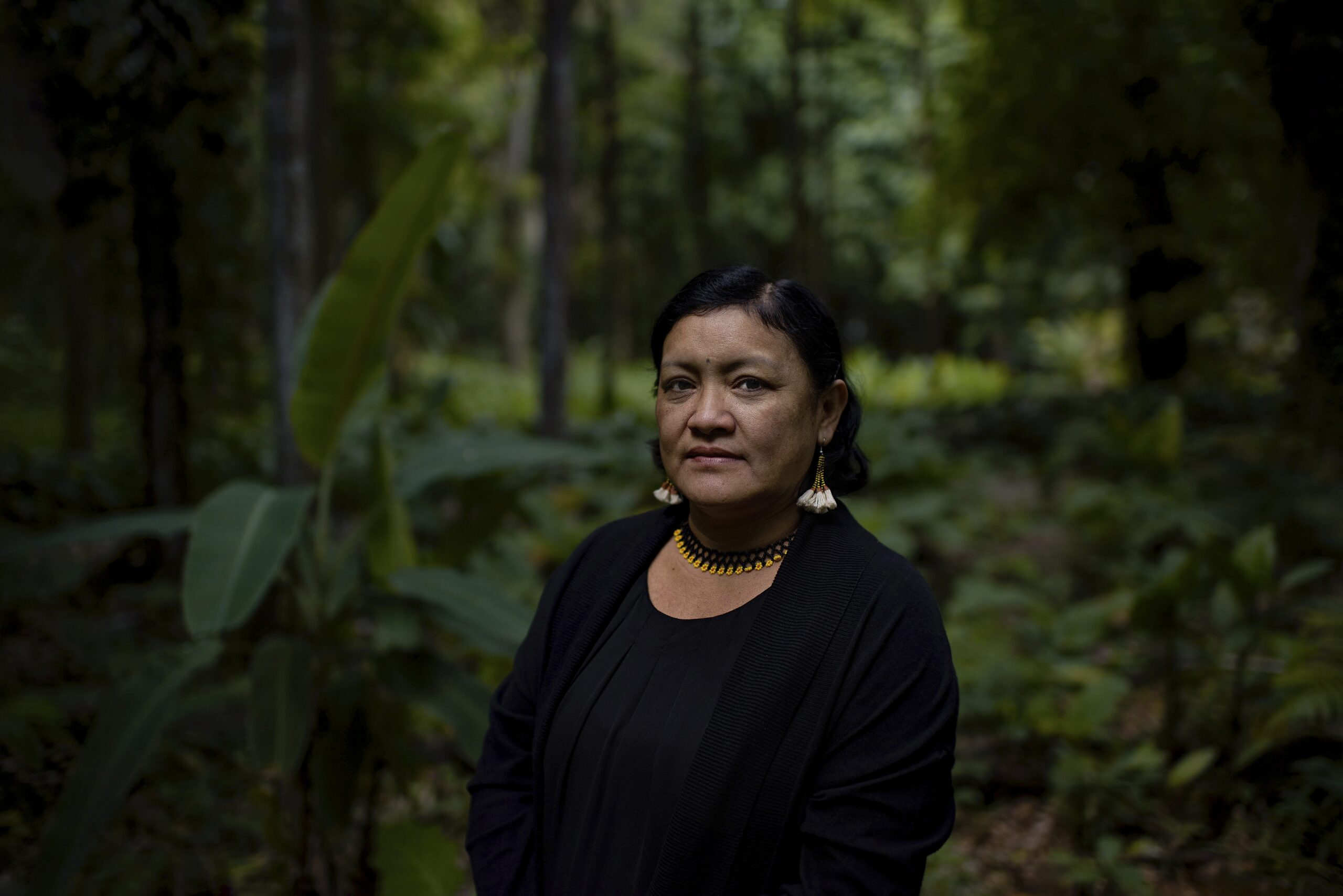 Valéria Paye is a respected Indigenous leader from the Tiriyó and Kaxuyana peoples of Brazil. She is the executive director of the Podaali Fund, the first Indigenous-led fund in the Brazilian Amazon. A founding member of the Articulation of Indigenous Peoples of Brazil (APIB), she was also the first Indigenous woman to lead COIAB’s political office in Brasília. Image © Ana Caroline de Lima / The Royal Foundation.