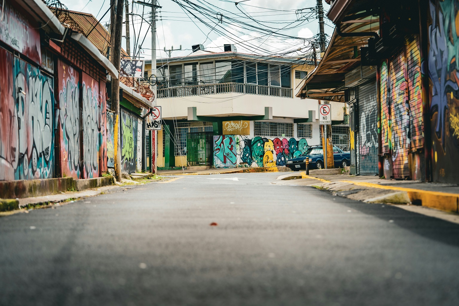 An empty street in San Pedro, Costa Rica, at midday. Societies can implement heat-beating practices such as early morning job start times and long work breaks at mid-afternoon.