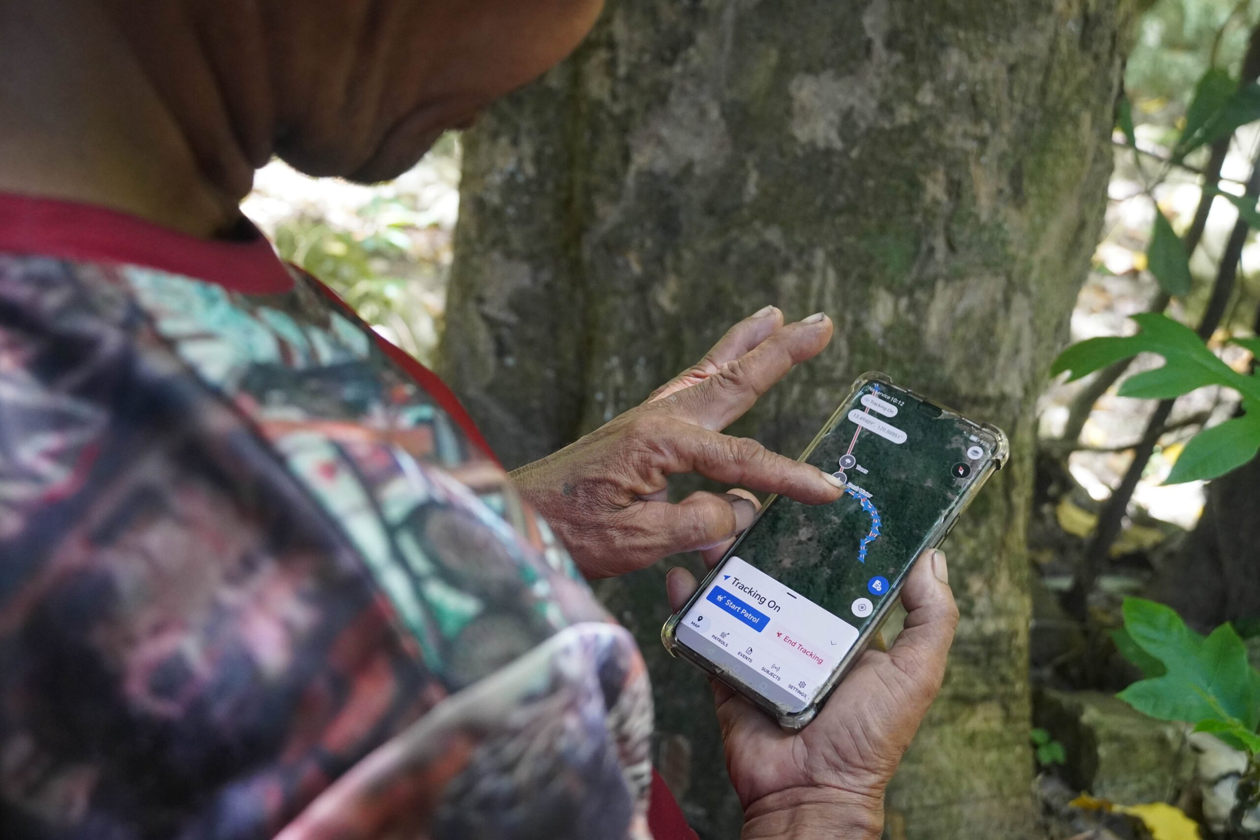 CCIPH-supported Indigenous patrollers monitor forests and report logging, hunting and other threats. Image by Keith Anthony Fabro.