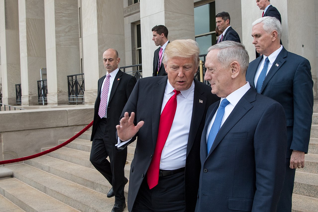 El presidente Donald Trump y el secretario de Defensa Jim Mattis. Foto: Dominio público