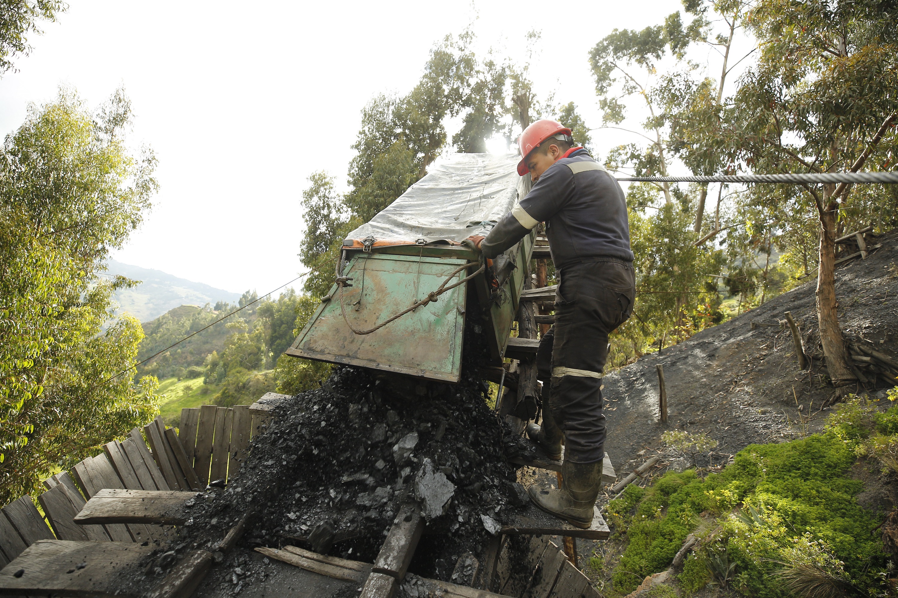 Algunos pobladores del páramo de Pisba trabajan en minería de carbón. Foto: Daniel Reina Romero-Semana Sostenible.