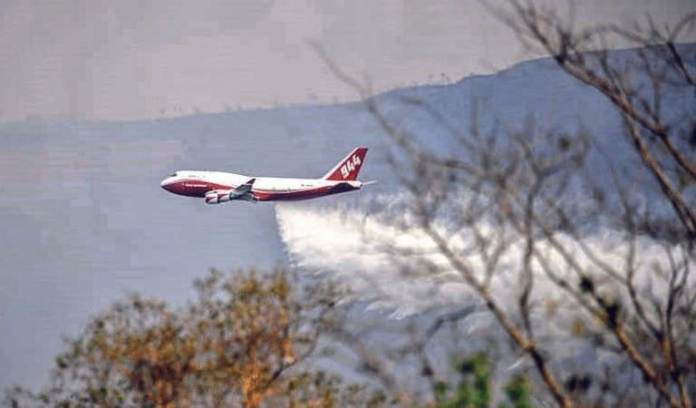 Bolivia deuda ambiental 2019 A fines de agosto el gobierno boliviano contrató un avión Supertanker para apagar los incendios. Crédito ABI.