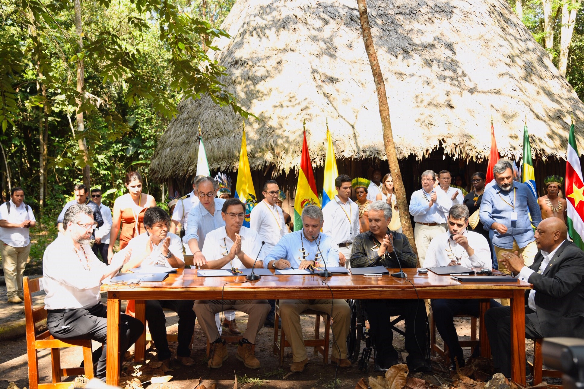 En la mesa, de izquierda a derecha: Ernesto Fraga Araújo, ministro de Relaciones Exteriores de Brasil; Evo Morales, presidente de Bolivia; Martín Vizcarra, presidente de Perú, Iván Duque, presidente de Colombia; Lenin Moreno, presidente de Ecuador; Michael A. Adhin, vicepresidente de Surinam y, Raphael Trotman, ministro de Recursos Naturales de Guyana. Foto: Nicolás Galeano - Presidencia de Colombia.