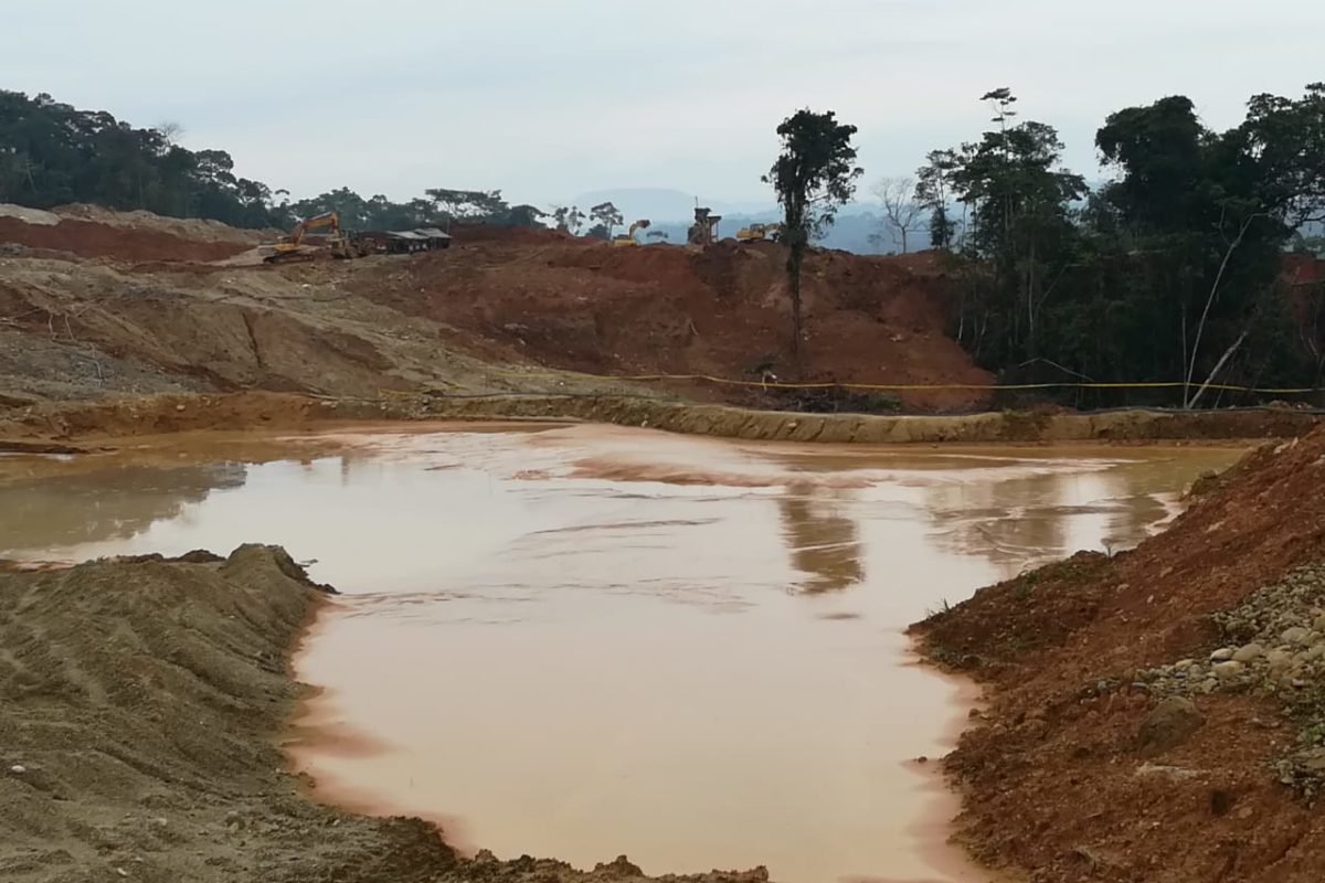 Mineria en Ecuador. Organizaciones indígenas denuncian que la minería en la provincia del Napo continua en la emergencia sanitaria. Fotografía de Confeniae.