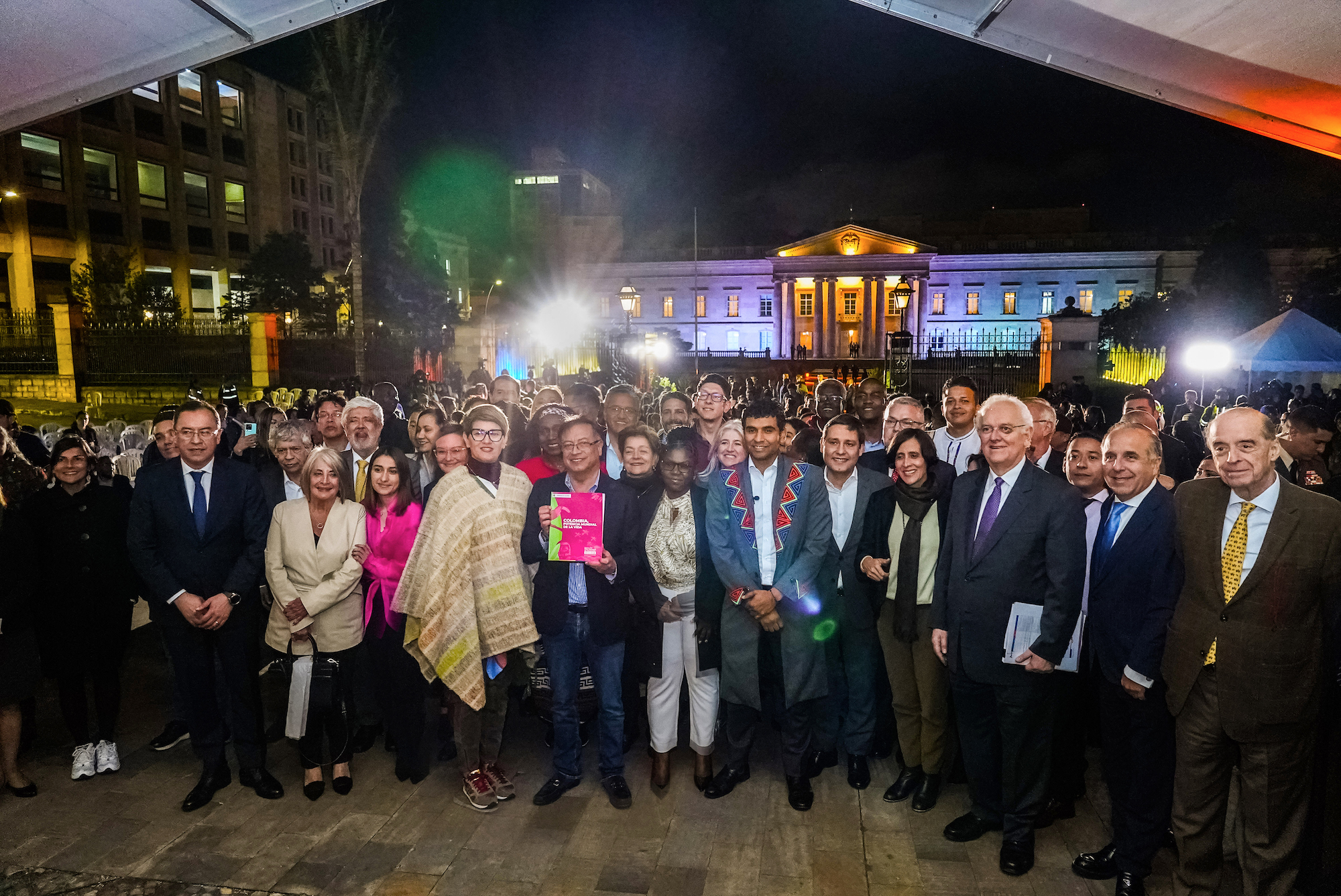 El Presidente Gustavo Petro llega a la Plaza Núñez, en la Casa de Nariño, para realizar la radicación del Proyecto de Ley del Plan Nacional de Desarrollo en el Congreso: “Colombia, Potencia Mundial de la Vida”. (6 de febrero 2023). Foto: Juan Diego Cano - Presidencia de Colombia.