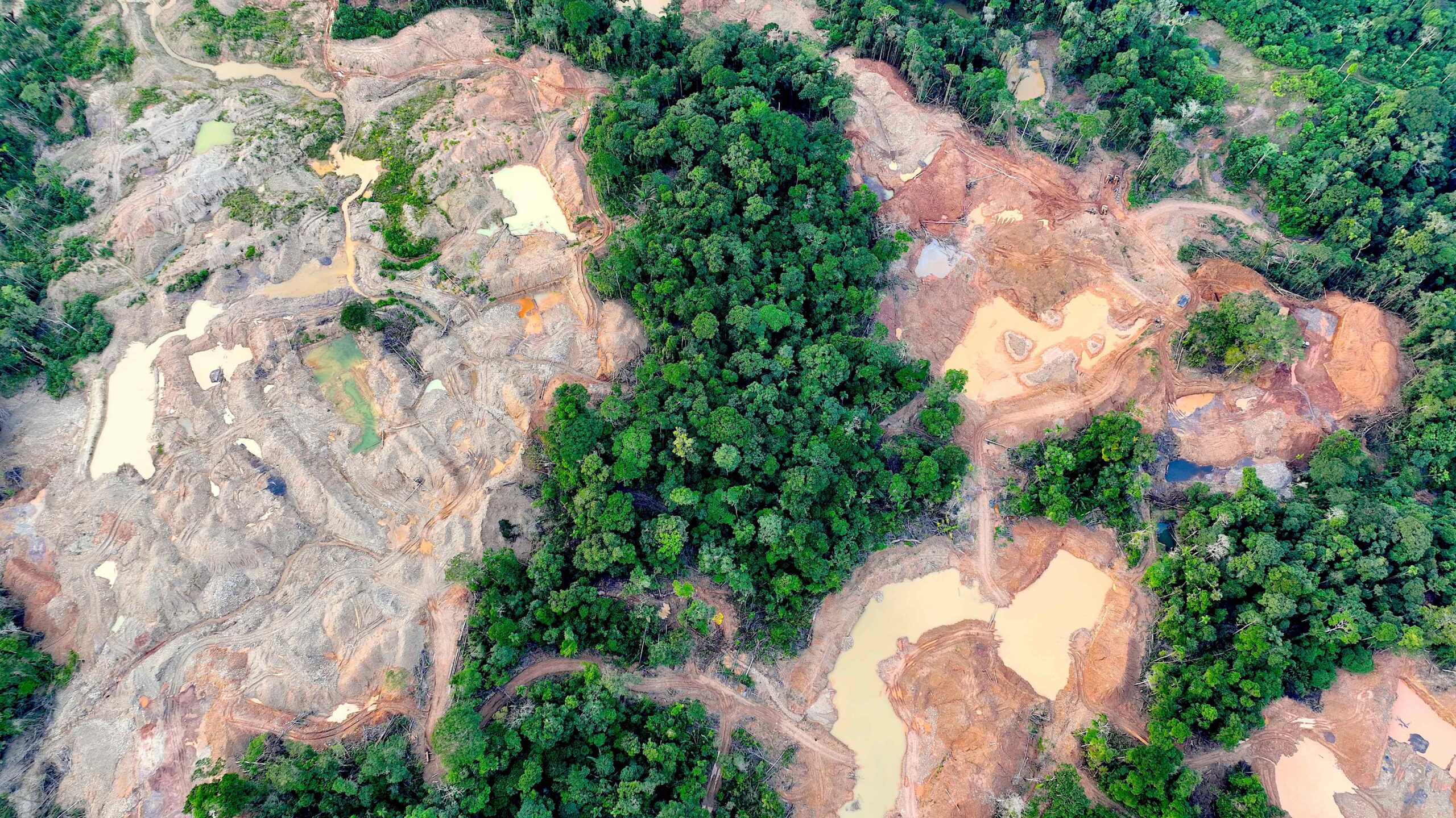 Minería en zona de amortiguamiento de la reserva ecológica Cofán Bermejo. Foto: Cortesía.