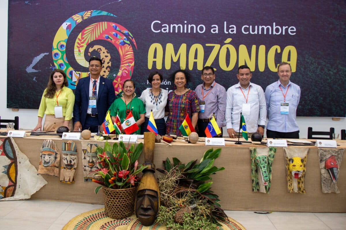 Los ministros de Ambiente de ocho países recogieron las memorias del evento en una propuesta de plan estratégico camino a Belém de Para. Crédito: Ministeiro de Ambiente de Colombia.