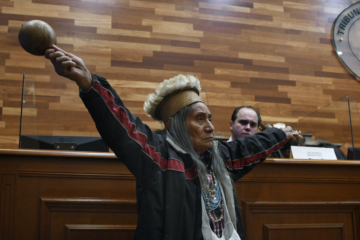 Indígena U'wa en la Corte IDH. Foto: cortesía EarthRights International - Jorge Sánchez.