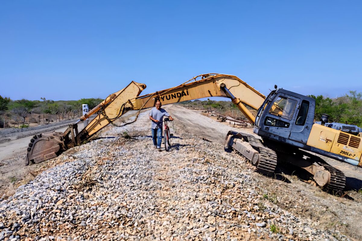 El defensor zapoteca, Edgar Martín Regalado, durante sus primeros recorridos a lo largo de la Línea K del Tren Interoceánico. Foto: Natalia Belmont Martín