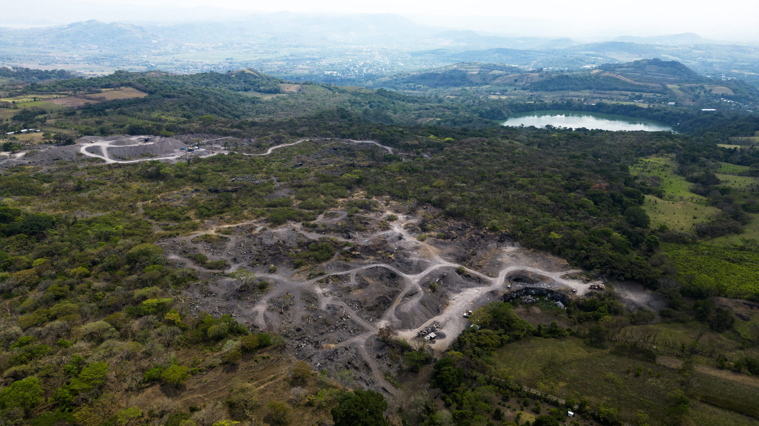 Extracción de material pétreo a pocos kilómetros de la Laguna Encantada, en San Andrés Tuxtla. Foto: Oscar Martínez