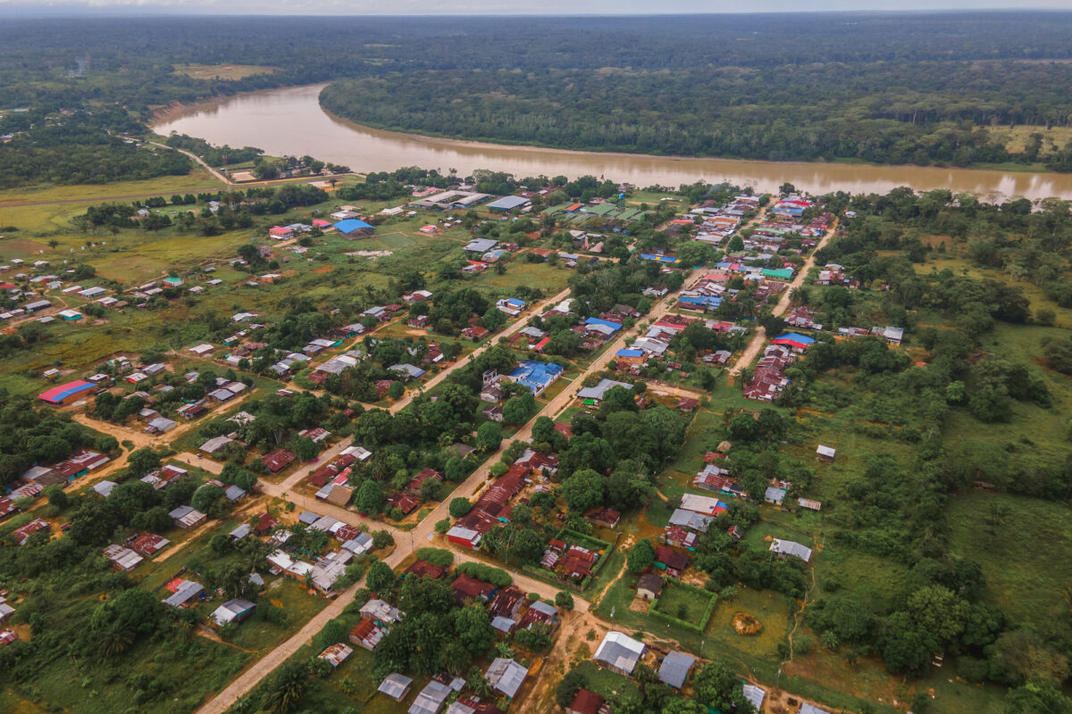 Vista aérea de Barrancominas y el río Guaviare. Foto: Sergio Alejandro Melgarejo