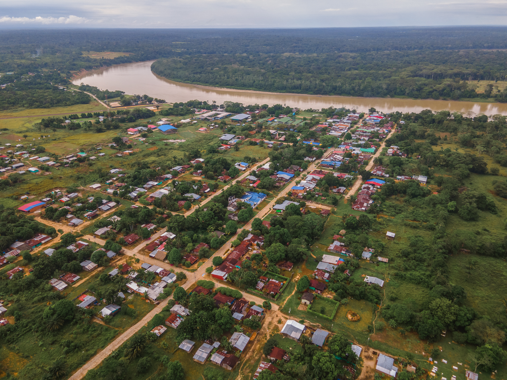 Vista aérea de Barrancominas y el río Guaviare. Foto: Sergio Alejandro Melgarejo