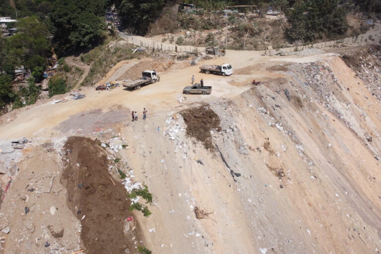 Río Chinautla previo a llegar a Santa Cruz